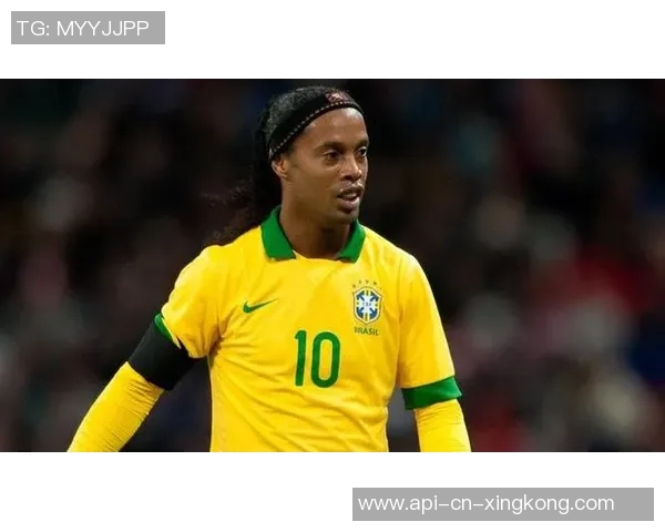 小罗荣膺世界足球先生的辉煌历程与传奇瞬间回顾 小罗荣膺世界足球先生的辉煌历程与传奇瞬间回顾